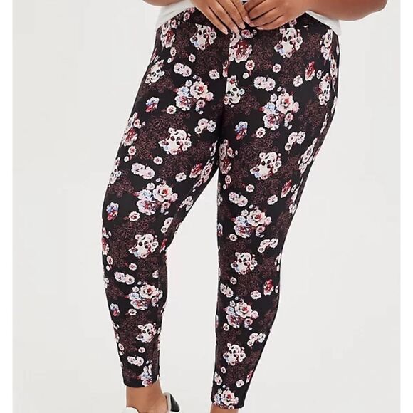 TORRID pixie pant luxe ponte floral skull black NEW NWT 2 2x  18 20 leggings - Picture 1 of 16